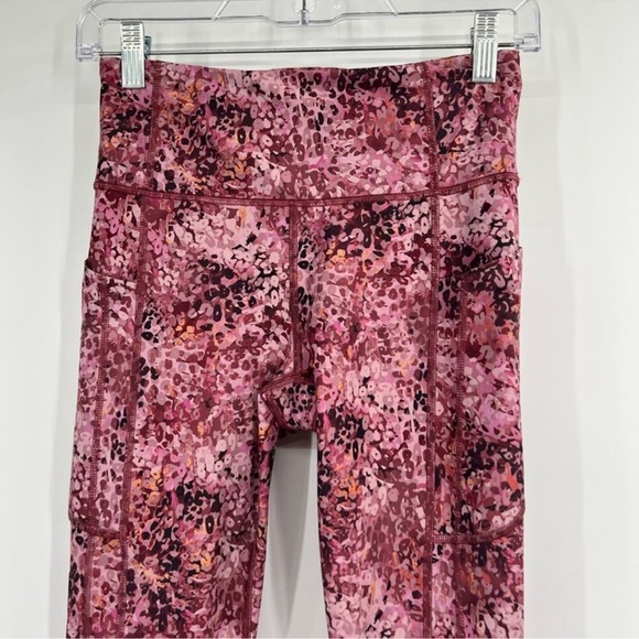 Athleta Ultimate Stash 7/8 Tight Leggings in Dynamic Leopard Mauve - Picture 2 of 4